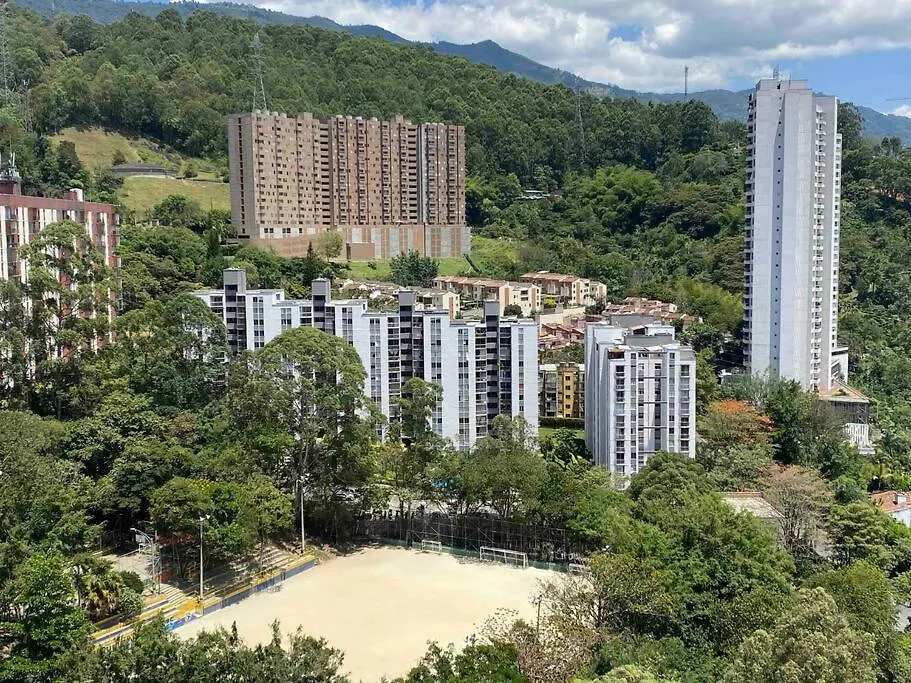 Entre Palmas De San Diego 6 Pax Medellin 0*,  Colombia